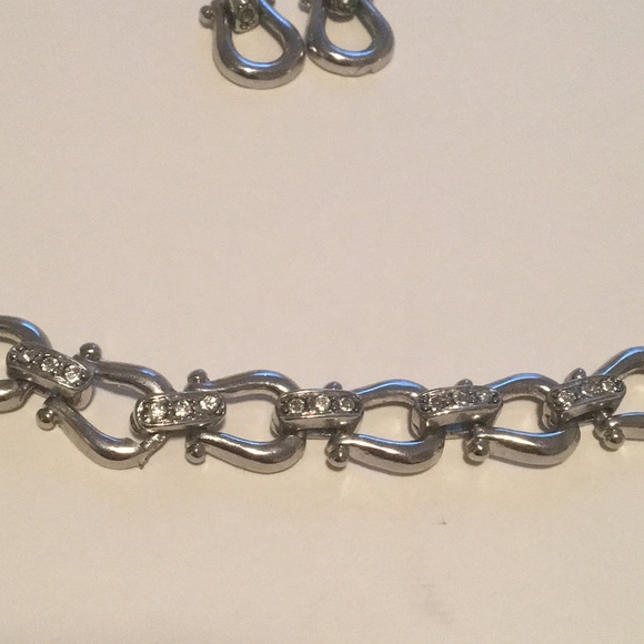 Silver Linked Necklace w/Crystals - Picture 2 of 3